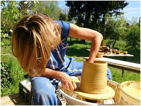 Eté 2014, les stages de poterie continuent chez Isabel de Gea à Notre Dame de Beauregard (13)