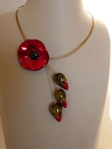 Collier coquelicot